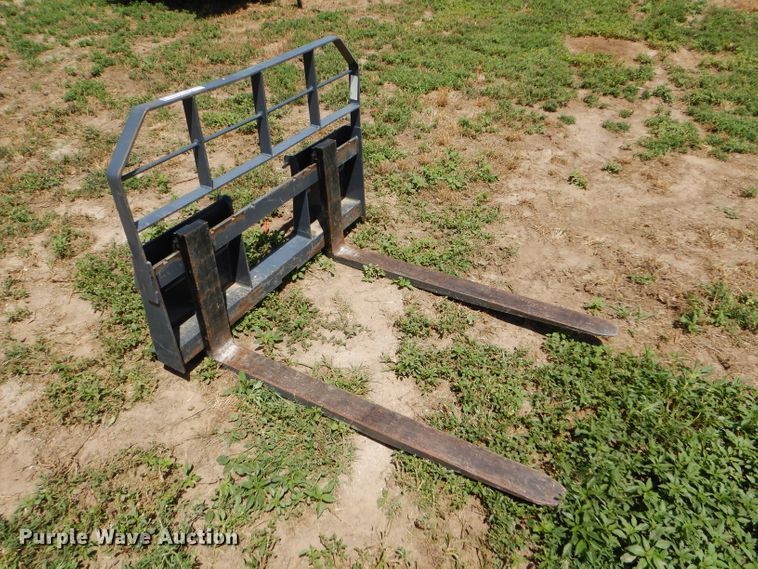 image for item EQ9109 Skid steer pallet forks