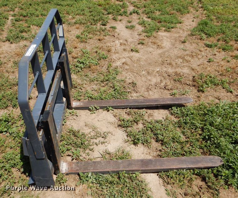 image for item EQ9109 Skid steer pallet forks