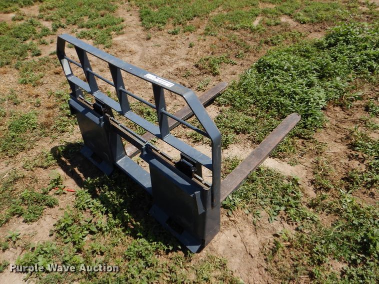 image for item EQ9109 Skid steer pallet forks