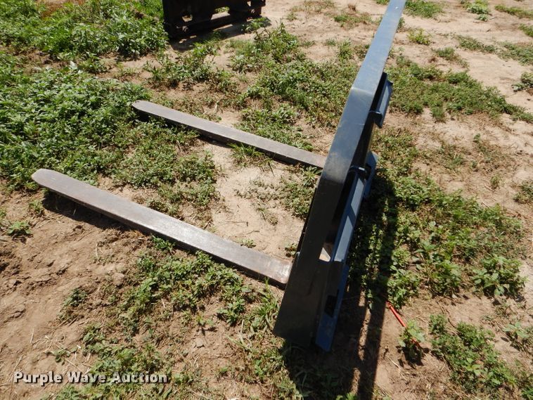 image for item EQ9109 Skid steer pallet forks