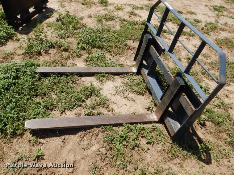 image for item EQ9109 Skid steer pallet forks