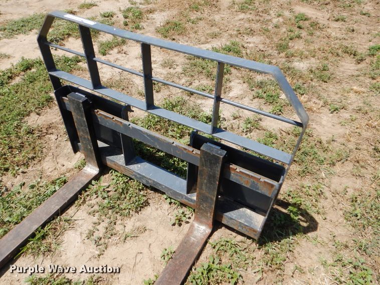 image for item EQ9109 Skid steer pallet forks