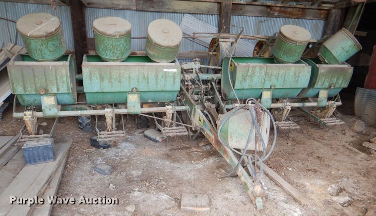 image for item FP9073 John Deere 1250 planter