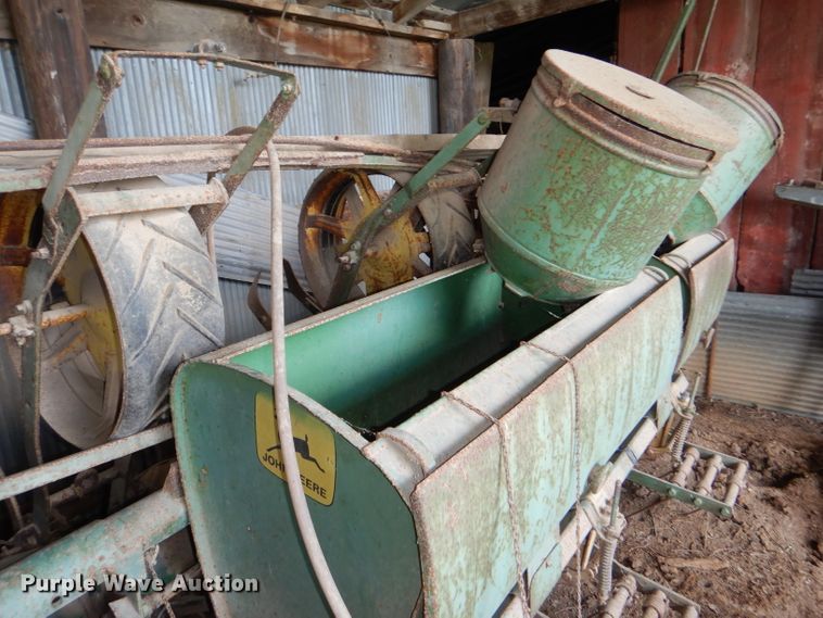 image for item FP9073 John Deere 1250 planter