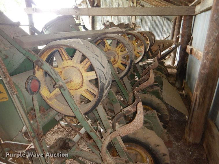 image for item FP9073 John Deere 1250 planter