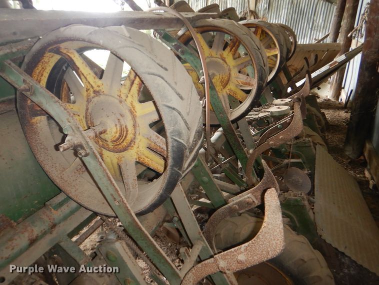 image for item FP9073 John Deere 1250 planter