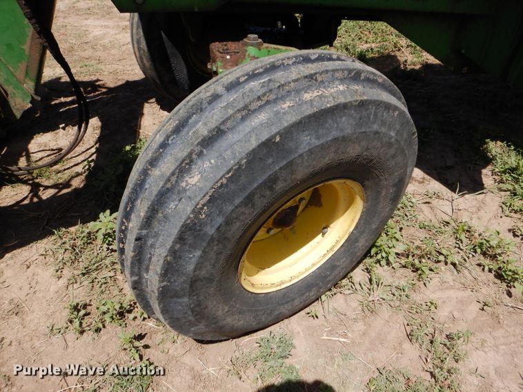 image for item FY9510 1980 John Deere 4440 tractor