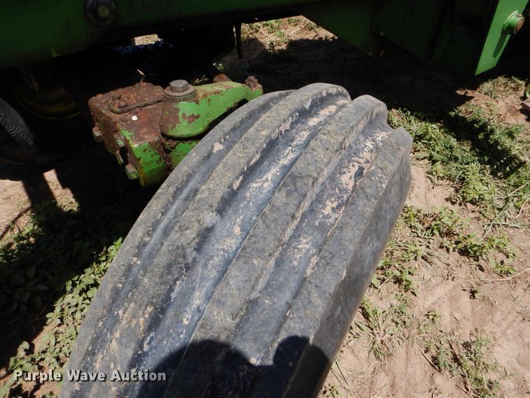 image for item FY9510 1980 John Deere 4440 tractor