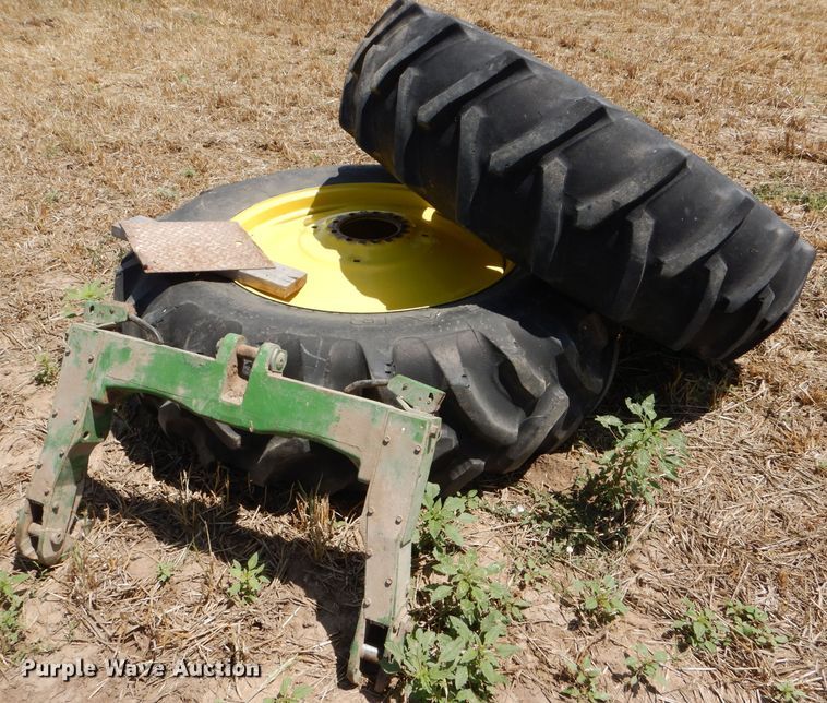 image for item FY9510 1980 John Deere 4440 tractor