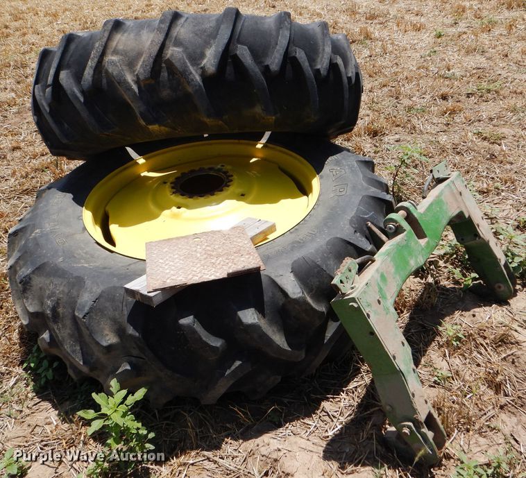 image for item FY9510 1980 John Deere 4440 tractor