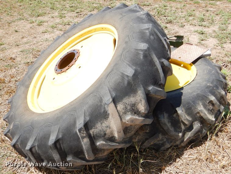 image for item FY9510 1980 John Deere 4440 tractor