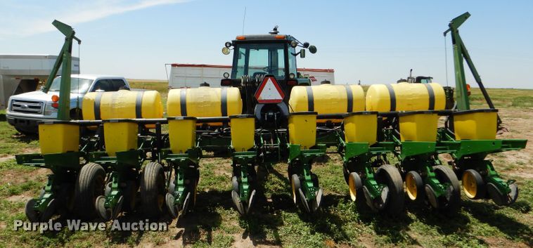 image for item FY9511 John Deere 7200 no-till planter