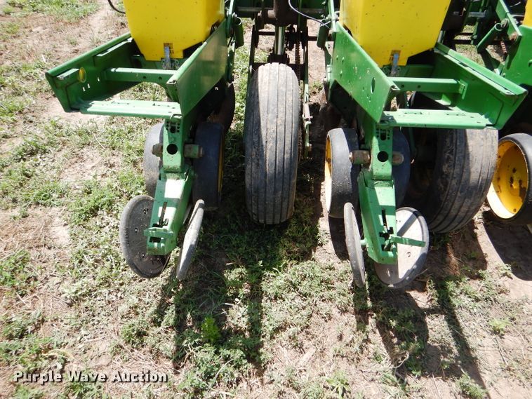 image for item FY9511 John Deere 7200 no-till planter