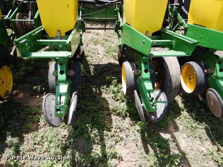 image for item FY9511 John Deere 7200 no-till planter
