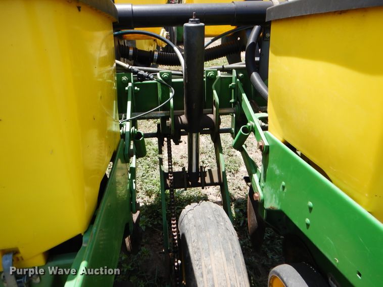 image for item FY9511 John Deere 7200 no-till planter