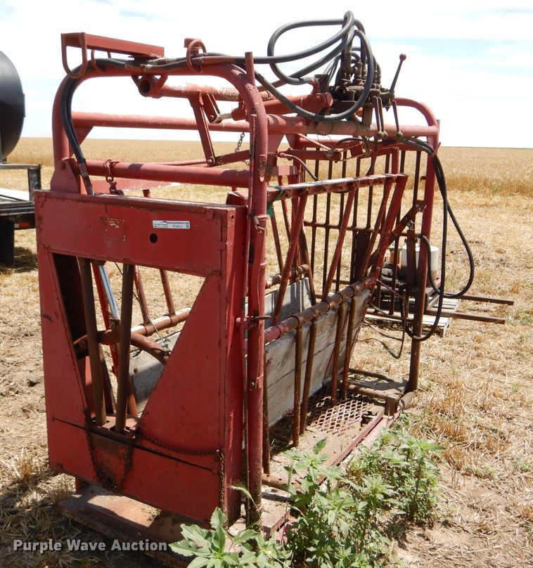 image for item FY9513 Livestock squeeze chute