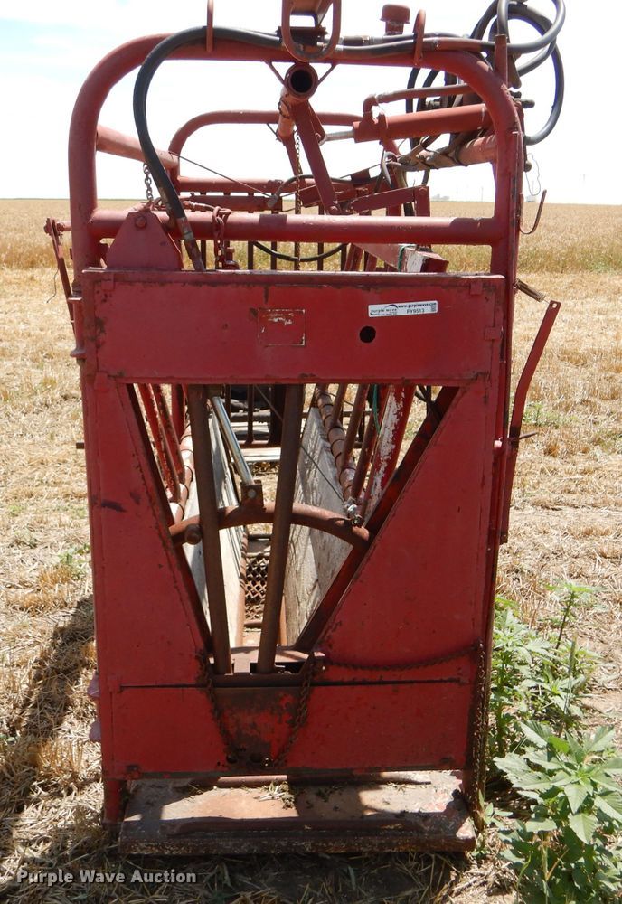 image for item FY9513 Livestock squeeze chute