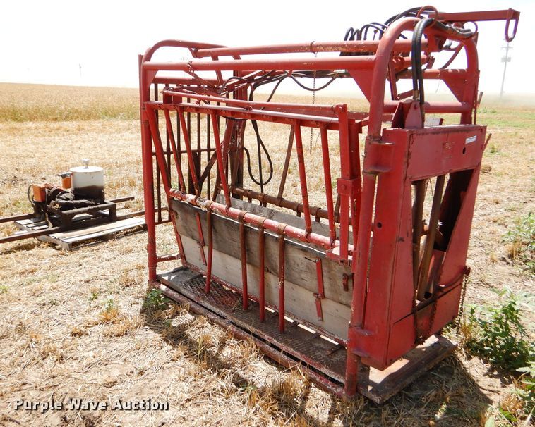 image for item FY9513 Livestock squeeze chute
