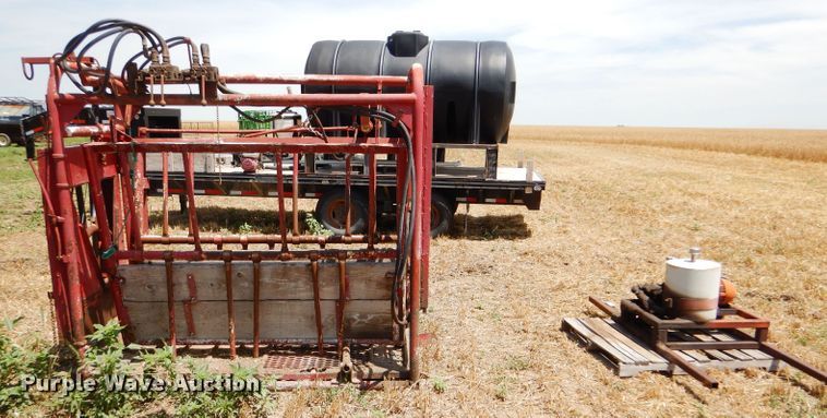 image for item FY9513 Livestock squeeze chute