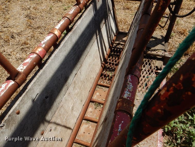 image for item FY9513 Livestock squeeze chute