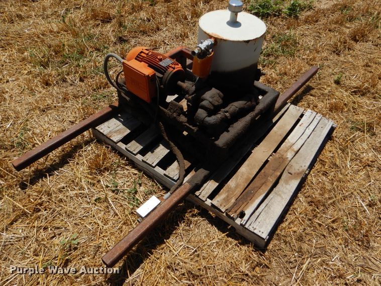 image for item FY9513 Livestock squeeze chute