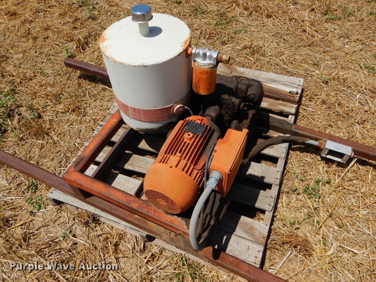 image for item FY9513 Livestock squeeze chute