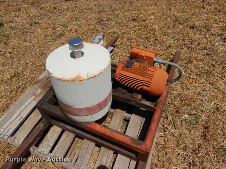 image for item FY9513 Livestock squeeze chute