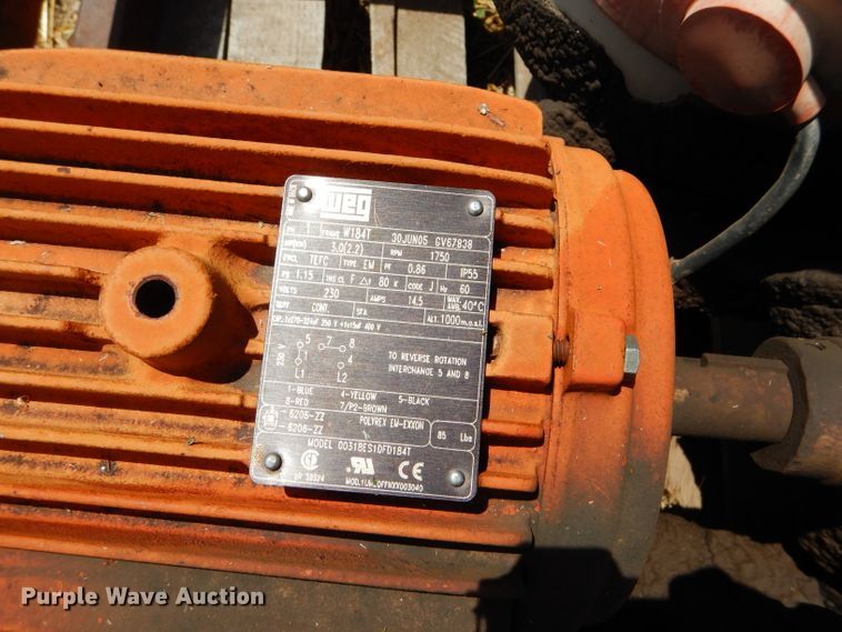 image for item FY9513 Livestock squeeze chute