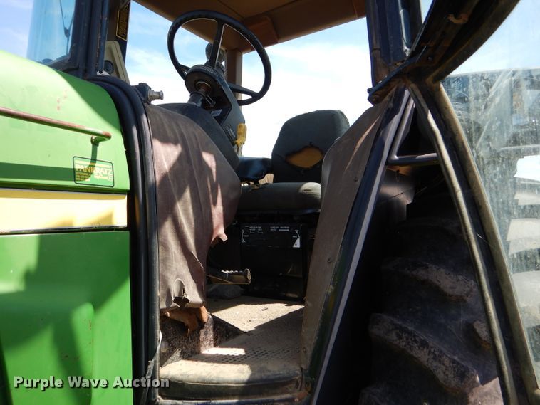 image for item FY9516 1988 John Deere 4850 MFWD tractor