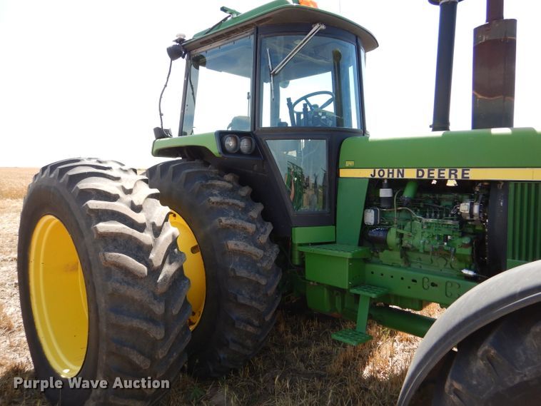 image for item FY9516 1988 John Deere 4850 MFWD tractor