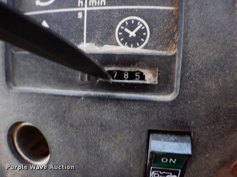 image for item FY9516 1988 John Deere 4850 MFWD tractor