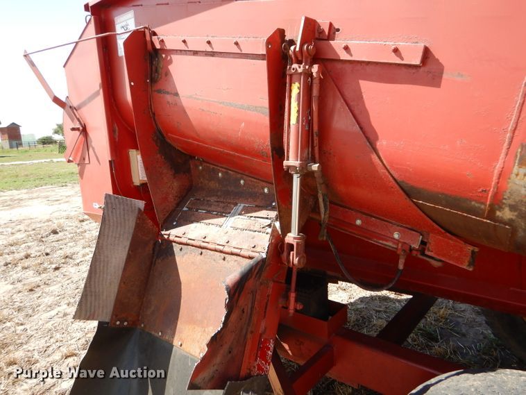 image for item FY9533 Schuler SRM262 feed mixer