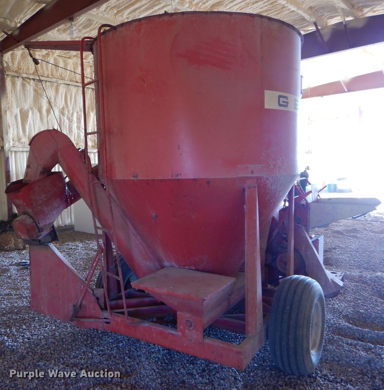 image for item FY9556 Gehl 115MX Mix-All feed mixer