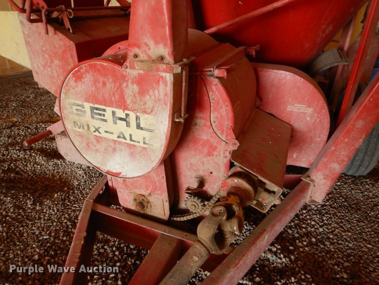 image for item FY9556 Gehl 115MX Mix-All feed mixer