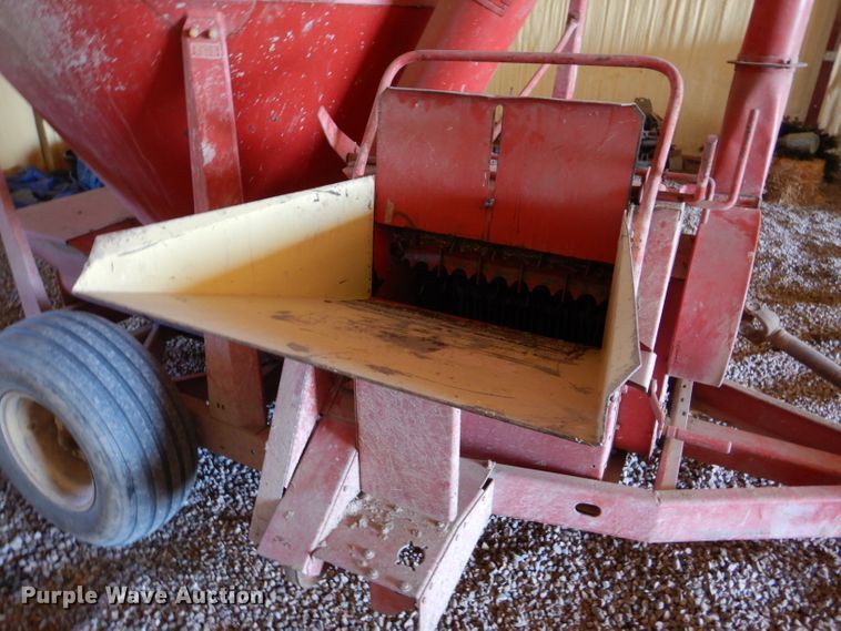 image for item FY9556 Gehl 115MX Mix-All feed mixer