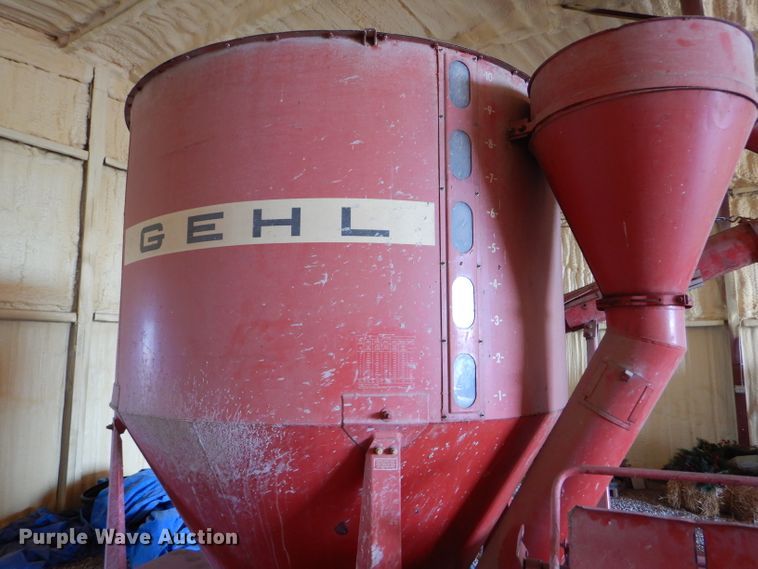 image for item FY9556 Gehl 115MX Mix-All feed mixer