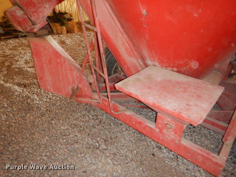 image for item FY9556 Gehl 115MX Mix-All feed mixer