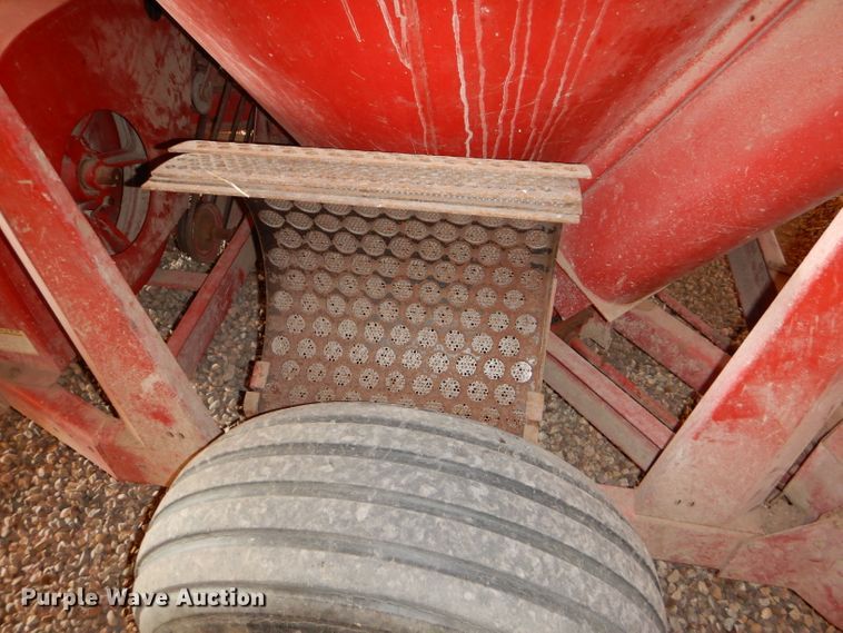 image for item FY9556 Gehl 115MX Mix-All feed mixer