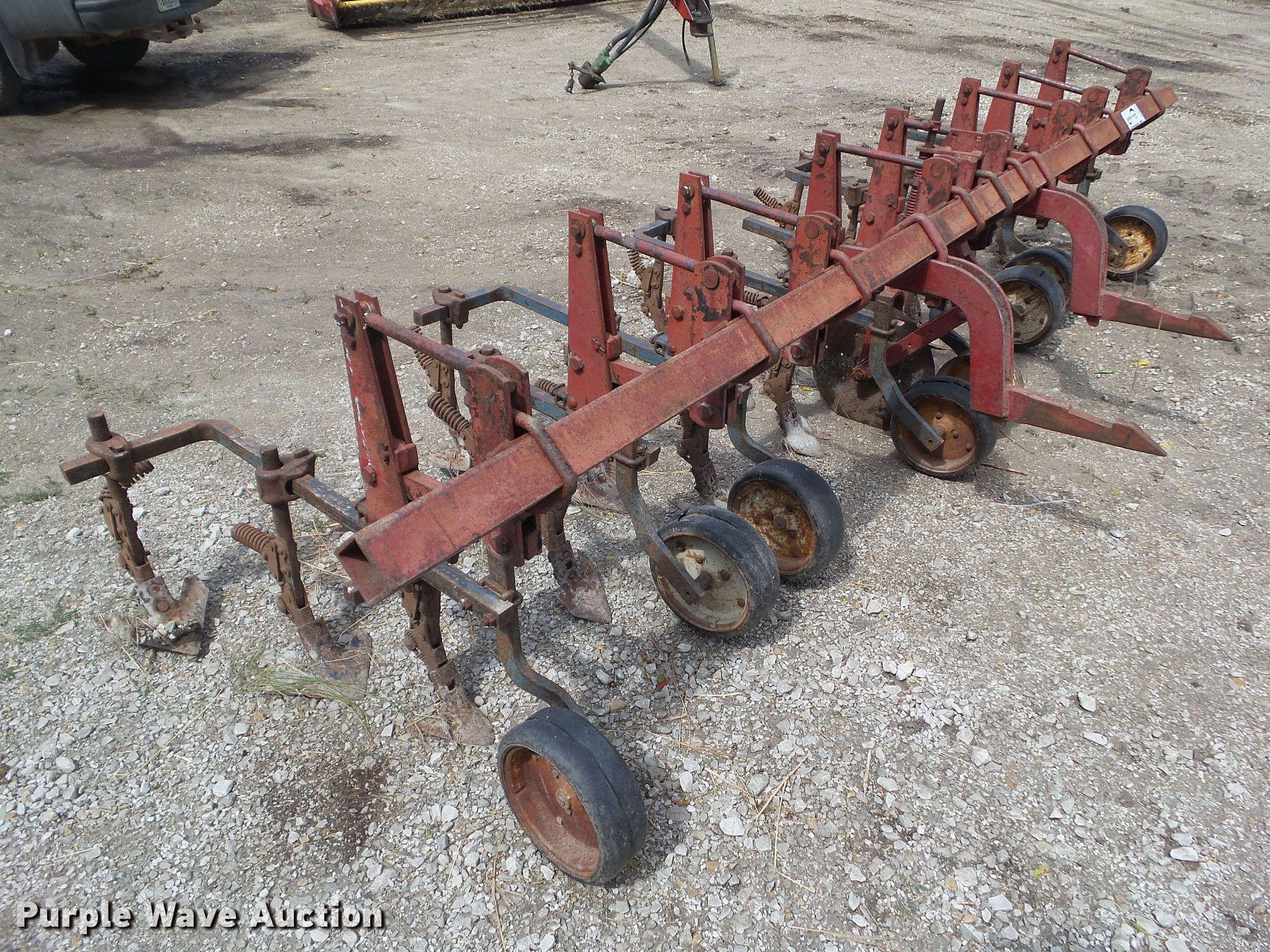 International 463 row crop cultivator in Winterset, IA Item DF0778