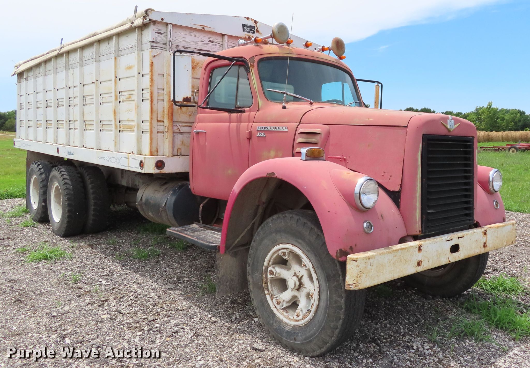 1960 International V195A grain truck in Eudora, KS Item DH0291 sold