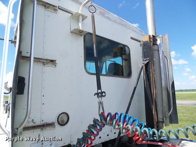 image for item DB2249 2000 Freightliner Century Class semi truck