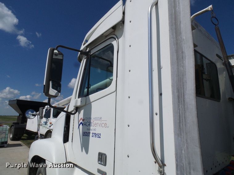 image for item DB2249 2000 Freightliner Century Class semi truck