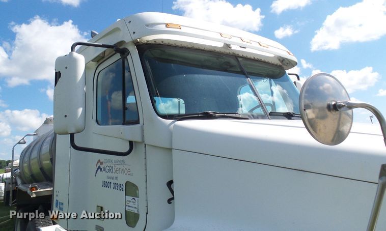 image for item DB2249 2000 Freightliner Century Class semi truck