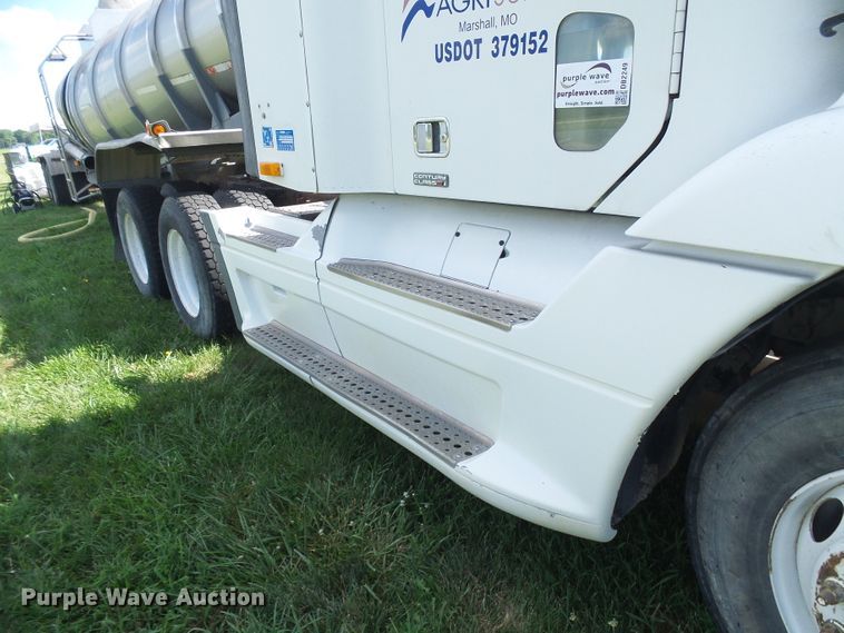 image for item DB2249 2000 Freightliner Century Class semi truck