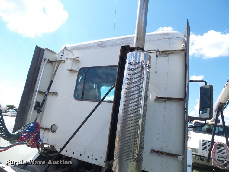 image for item DB2249 2000 Freightliner Century Class semi truck