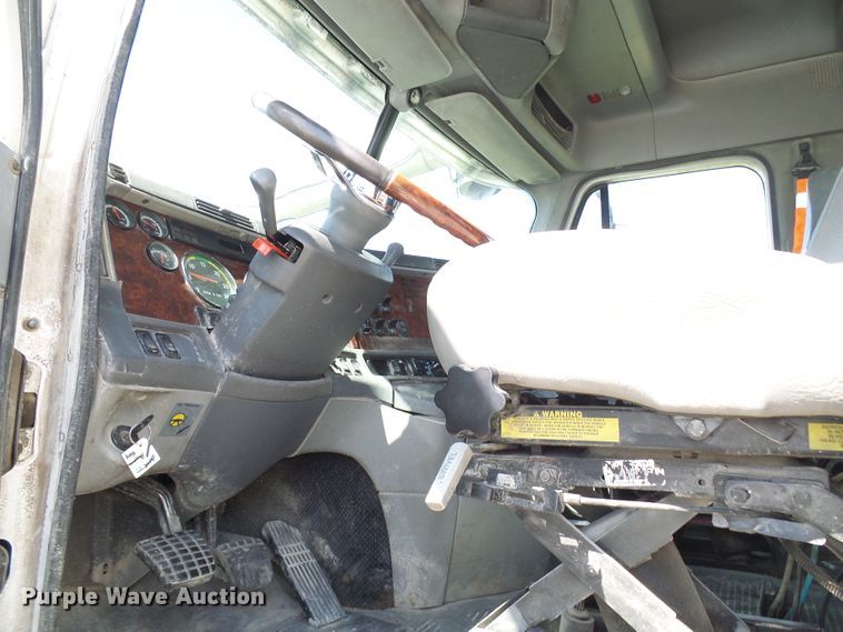 image for item DB2249 2000 Freightliner Century Class semi truck