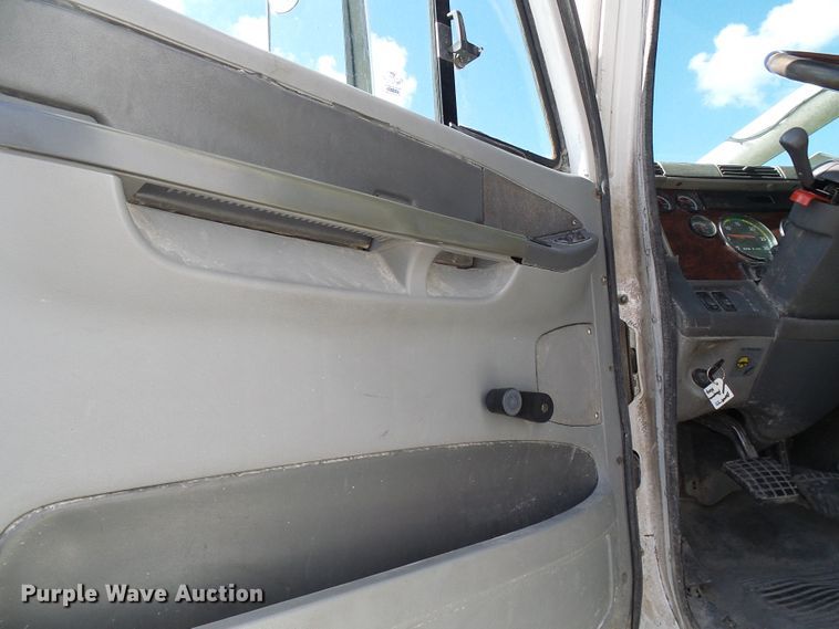 image for item DB2249 2000 Freightliner Century Class semi truck