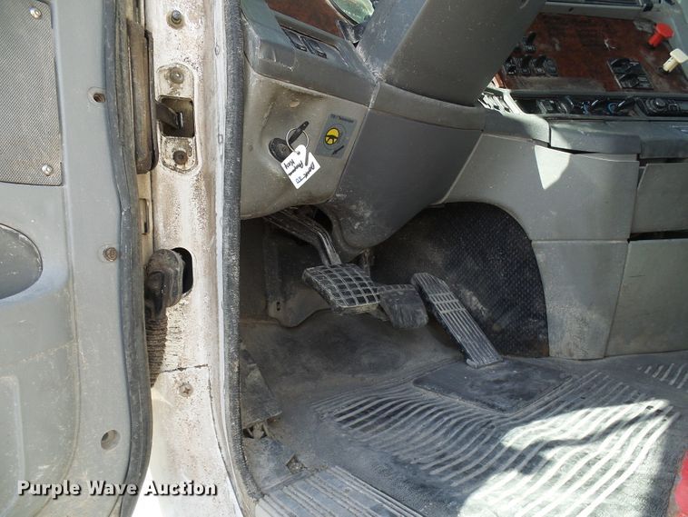 image for item DB2249 2000 Freightliner Century Class semi truck