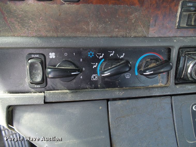 image for item DB2249 2000 Freightliner Century Class semi truck