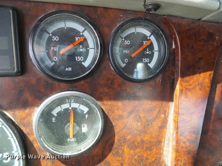 image for item DB2249 2000 Freightliner Century Class semi truck